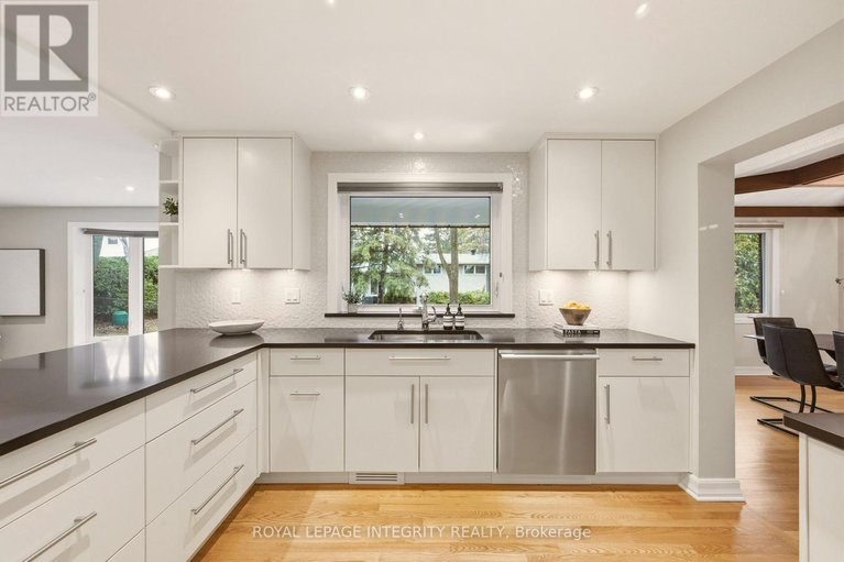 29618053/68-beaver-ridge/city-viewskylinefisher-heightsparkwood-hills/ottawa/ontario/K2E6E4_19