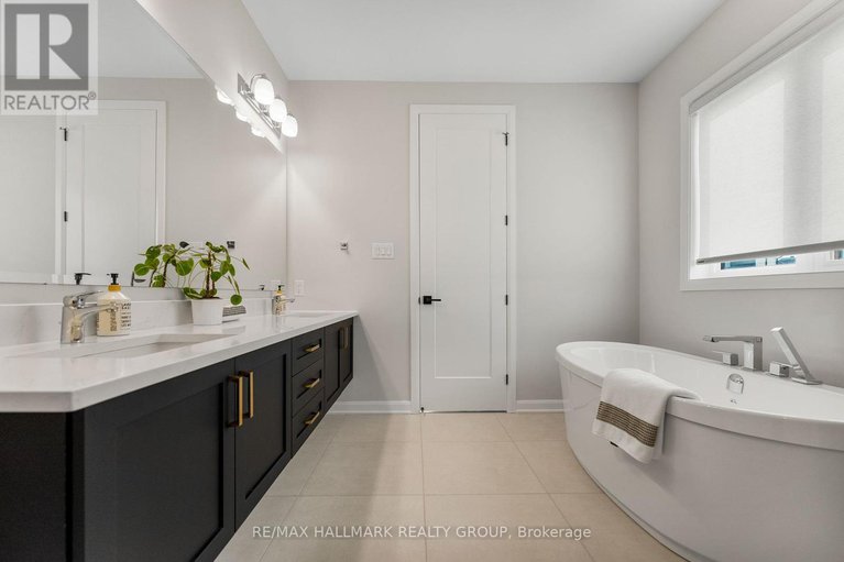 28419525/350-cloyne-crescent/half-moon-bay/ottawa/ontario/K2J6W4_33