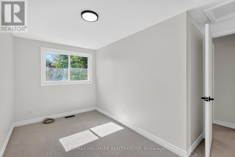 29155788/3921c-old-richmond-road/arbeatha-park/ottawa/ontario/K2H8T9_27