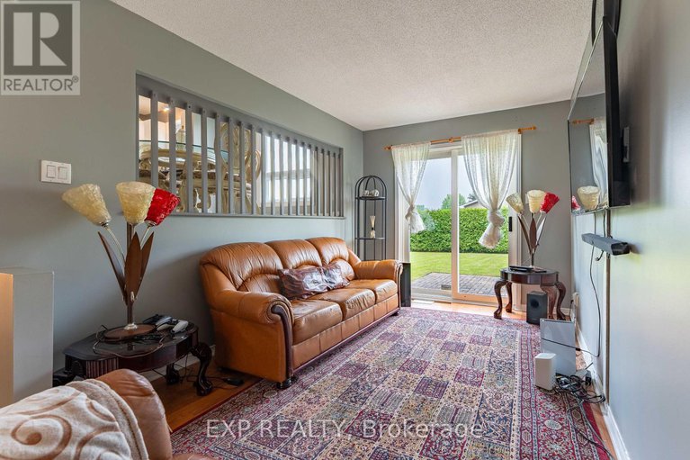 28448593/3379-descotes-circle/town-of-rockland/clarence-rockland/ontario/K4K1A8_8