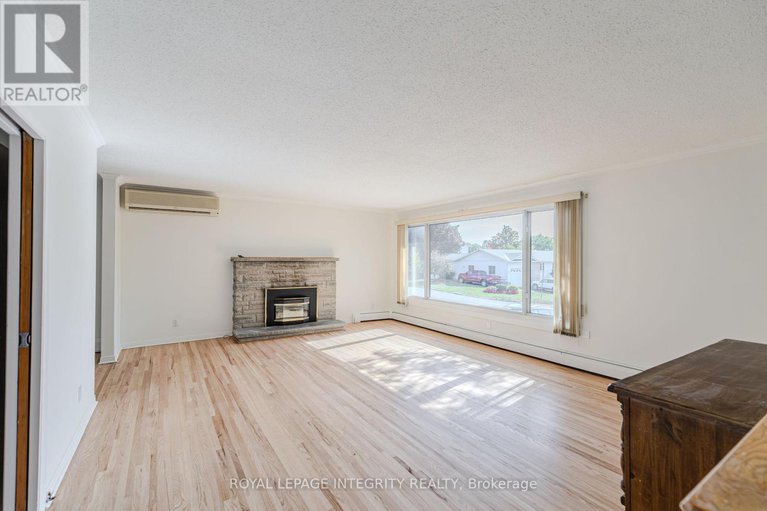 28882629/135-desmond-avenue/glencairnhazeldean/ottawa/ontario/K2L1E8_8