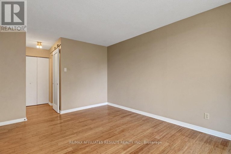28752552/304-415-greenview-avenue/britannia/ottawa/ontario/K2B8G5_32