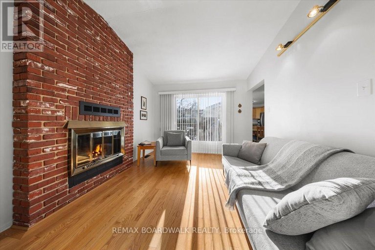 29633977/6241-st-albans-court/convent-glen-north/ottawa/ontario/K1C3C5_24