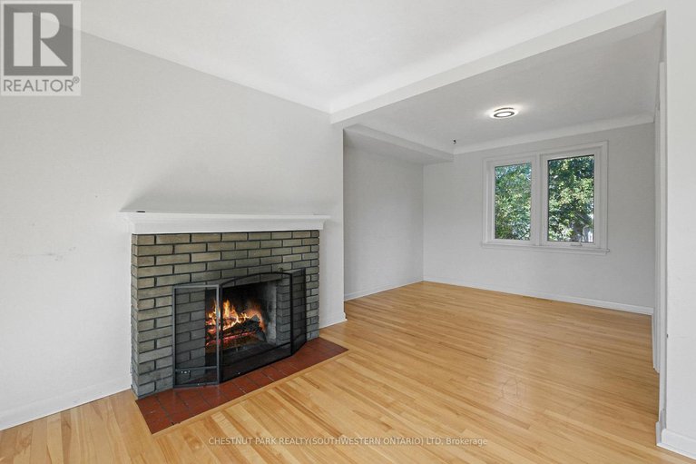 28850275/809-smyth-road-n/elmvale-acres/ottawa/ontario/K1G1P2_10