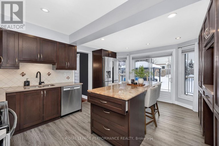 29305647/1310-prestone-drive/bilberry-creekqueenswood-heights/ottawa/ontario/K1E2Z6_12