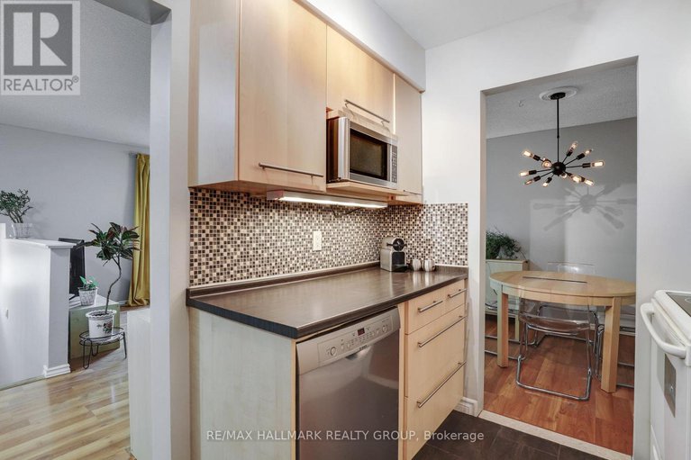 28485639/8-405-montfort-street/vanier/ottawa/ontario/K1L8G8_12