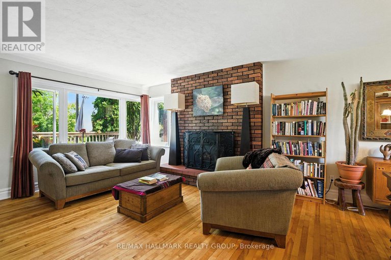 28649205/487-wolffdale-crescent/overbrookcastle-heights/ottawa/ontario/K1K1N6_11