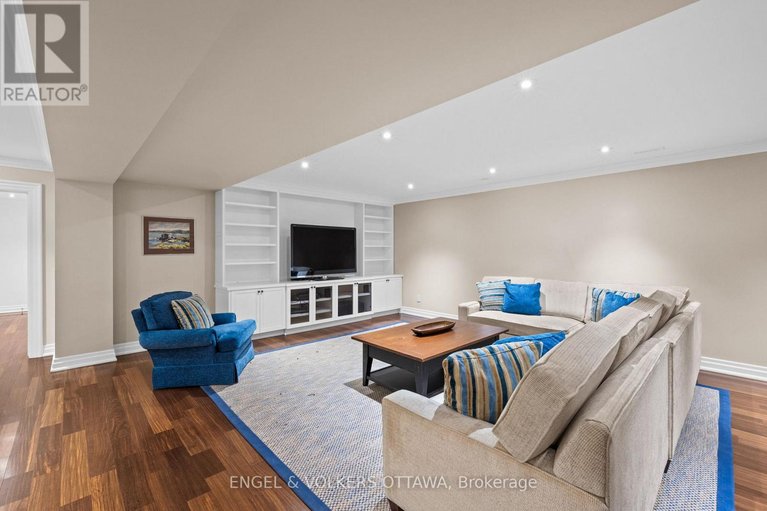 29571244/6029-rideau-valley-drive-n/manotick-south-to-roger-stevens/ottawa/ontario/K4M1B3_37