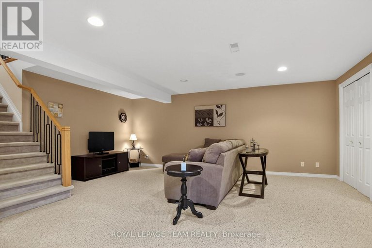 29466819/20-river-oaks-court/stittsville-central/ottawa/ontario/K2S1L3_40