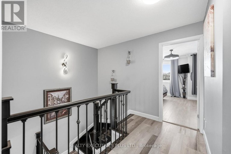 29406183/1110-trillium-place/town-of-rockland/clarence-rockland/ontario/K4K1T1_15