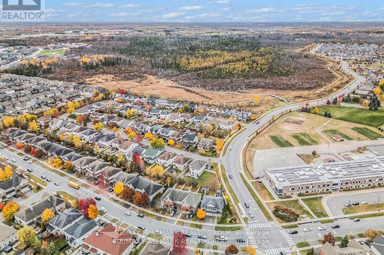 29053447/4220-kelly-farm-drive/blossom-parkkemp-parkfindlay-creek/ottawa/ontario/K1T0A5_32