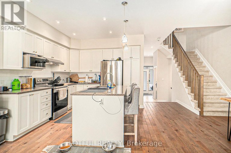 28614851/336-rainrock-crescent/mer-bleuebradley-estatesanderson-park/ottawa/ontario/K1W0J6_6