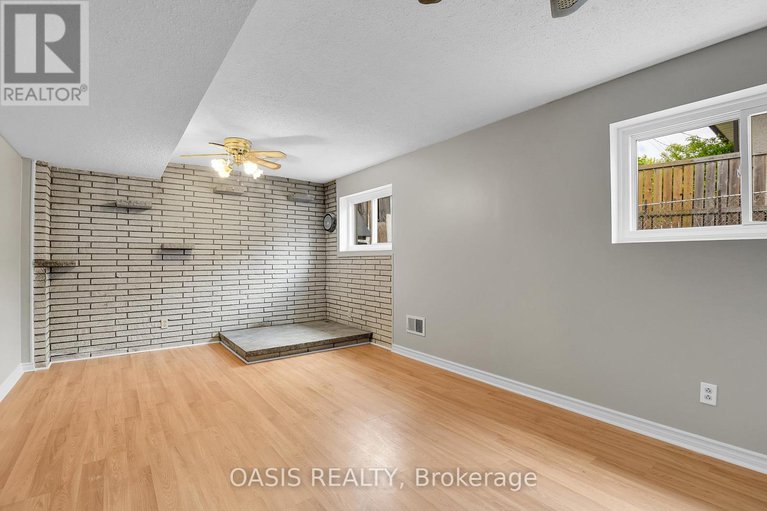 28396451/2606-egan-road/mooneys-bayriverside-park/ottawa/ontario/K1V8N1_23