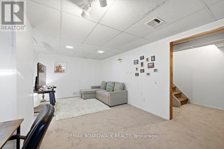 29284371/2390-rondel-street/blackburn-hamlet-south/ottawa/ontario/K1B4M2_28