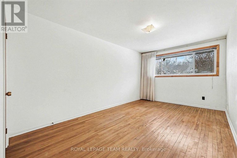 29231549/906-ivanhoe-avenue/queensway-terrace-north/ottawa/ontario/K2B5S5_19