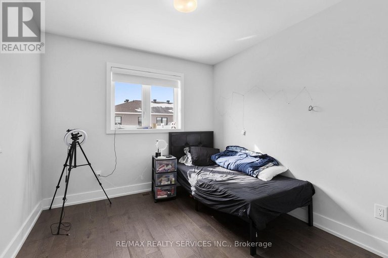 29447721/724-rouncey-road/emerald-meadowstrailwest/ottawa/ontario/K2S1B6_27