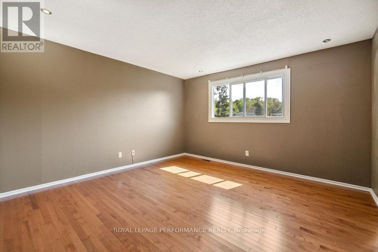 29074495/2045-deerhurst-court/beacon-hill-north/ottawa/ontario/K1J8H2_33