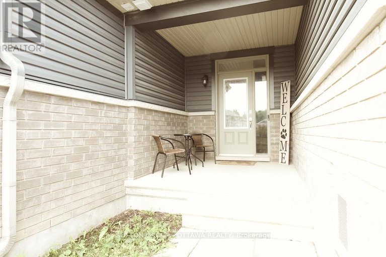 29157988/303-rue-de-l-etang-street/town-of-rockland/clarence-rockland/ontario/K4K0K1_3