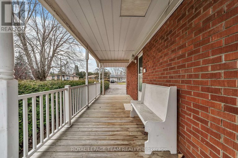 28812446/2099-balharrie-avenue-s/hawthorne-meadows/ottawa/ontario/K1G1G4_20
