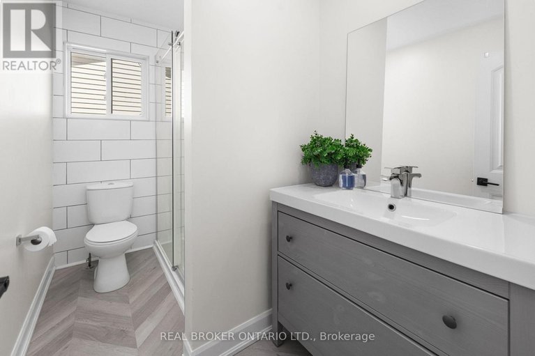 29653465/2058-wildflower-drive/queenswood-heights-south/ottawa/ontario/K1E3R3_33