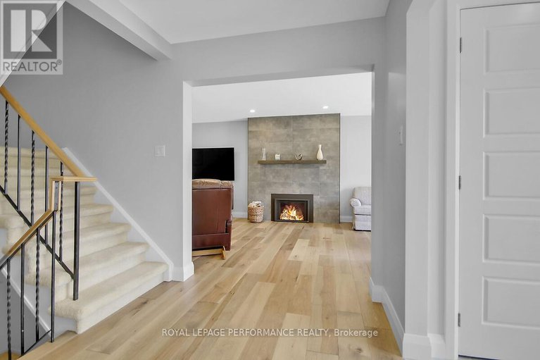 28599541/6343-viseneau-drive/chateauneuf/ottawa/ontario/K1C2G8_12