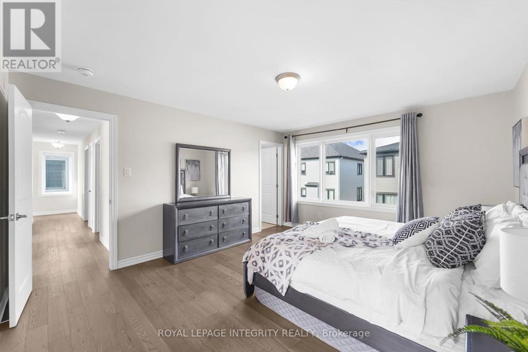 28643913/724-vennecy-terrace/orleans-village/ottawa/ontario/K1W0N3_18