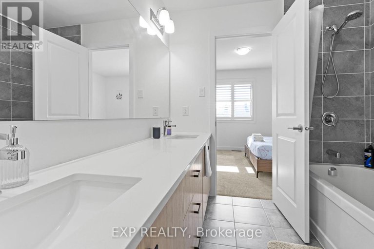 28857827/4556-kelly-farm-drive/blossom-parkkemp-parkfindlay-creek/ottawa/ontario/K1X0G8_27