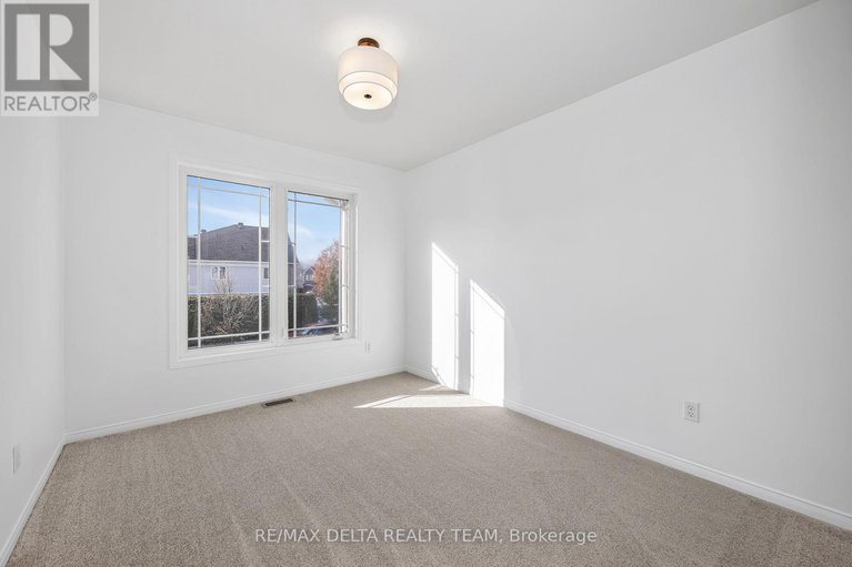 29231240/216-forestcrest-street/chapel-hill/ottawa/ontario/K1C7R5_22