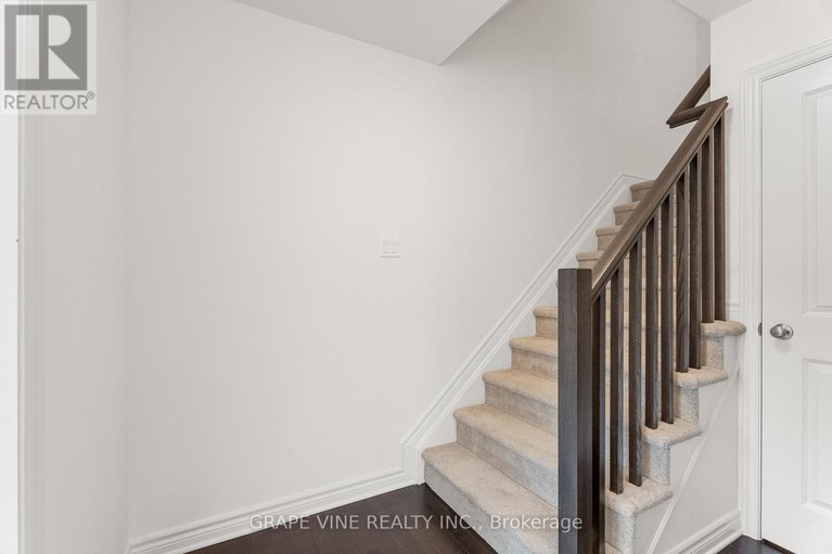 28472373/60-verglas-lane/mer-bleuebradley-estatesanderson-park/ottawa/ontario/K1W0R2_11