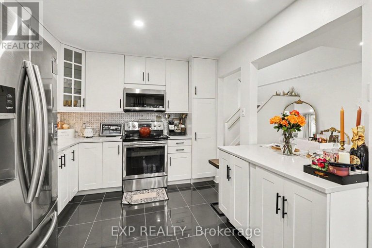 29593810/358-valade-crescent/fallingbrookpineridge/ottawa/ontario/K4A2V7_17