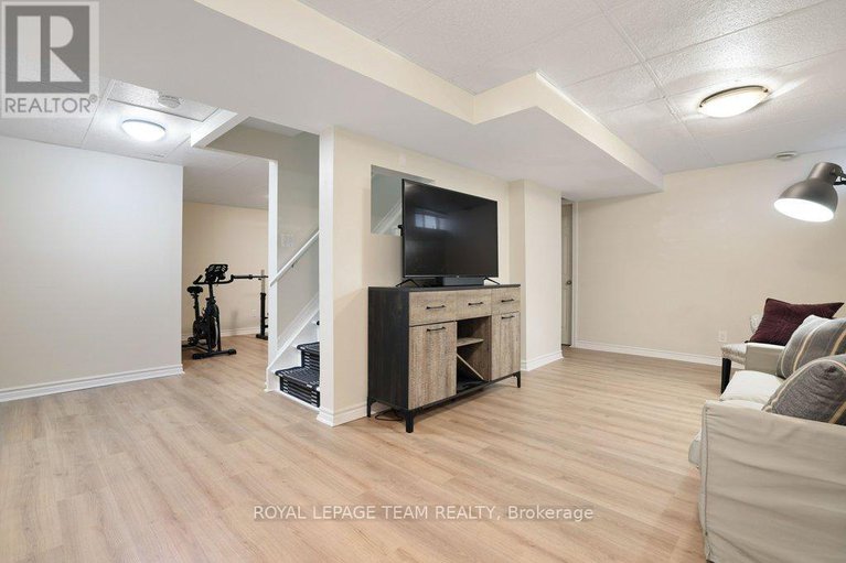 28522929/8-black-rivers-place/bridlewood/ottawa/ontario/K2M2E2_40