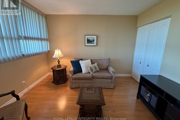 28913504/1008-555-brittany-drive/viscount-alexander-park/ottawa/ontario/K1K4C5_6