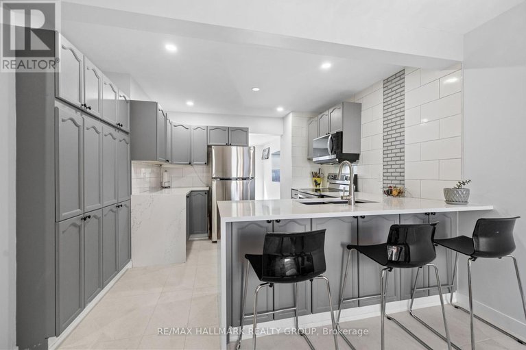 28087558/18-1964-wildflower-drive/queenswood-heights-south/ottawa/ontario/K1E3V4_8