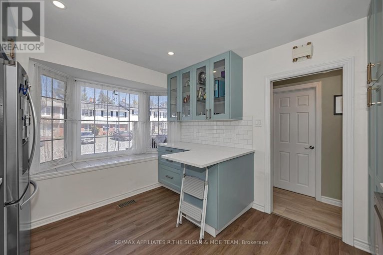29682190/35-monterey-drive/leslie-park/ottawa/ontario/K2H7A9_9