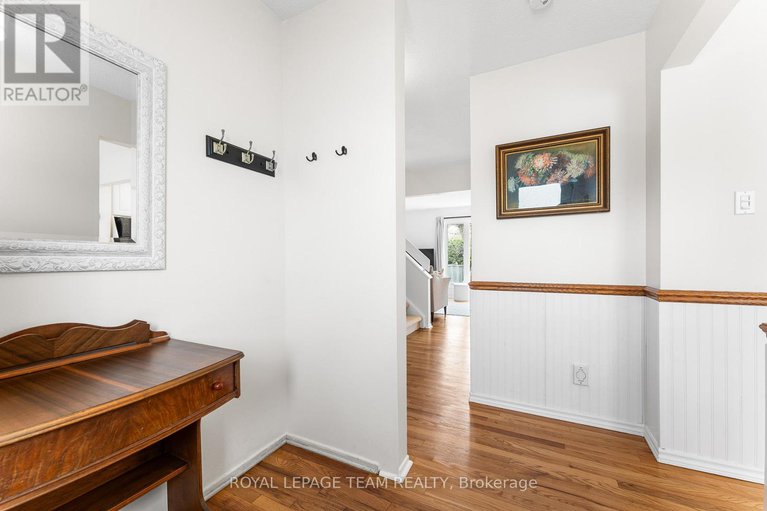 28234836/107-melanie-crescent/glencairnhazeldean/ottawa/ontario/K2L2E4_14