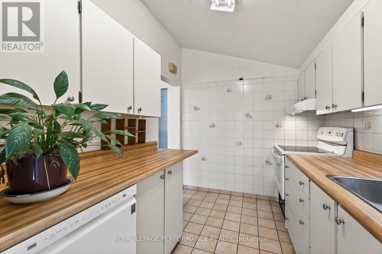 29483559/1132-adirondack-drive/kenson-park/ottawa/ontario/K2C2V1_15