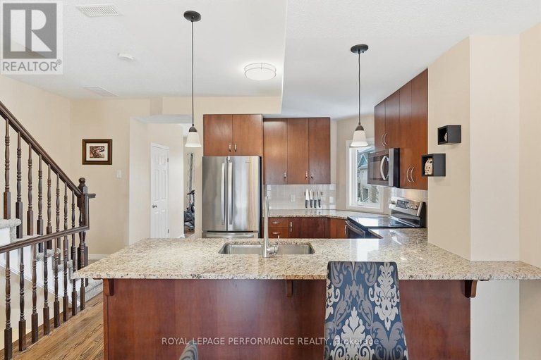 29496020/225-fir-lane/kemptville/north-grenville/ontario/K0G1J0_7