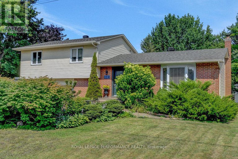 28805867/124-des-pins-street/village-of-russell/russell/ontario/K4R1C5_2