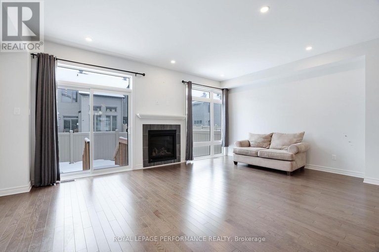 29228458/669-cordelette-circle-e/mer-bleuebradley-estatesanderson-park/ottawa/ontario/K1W0P2_12