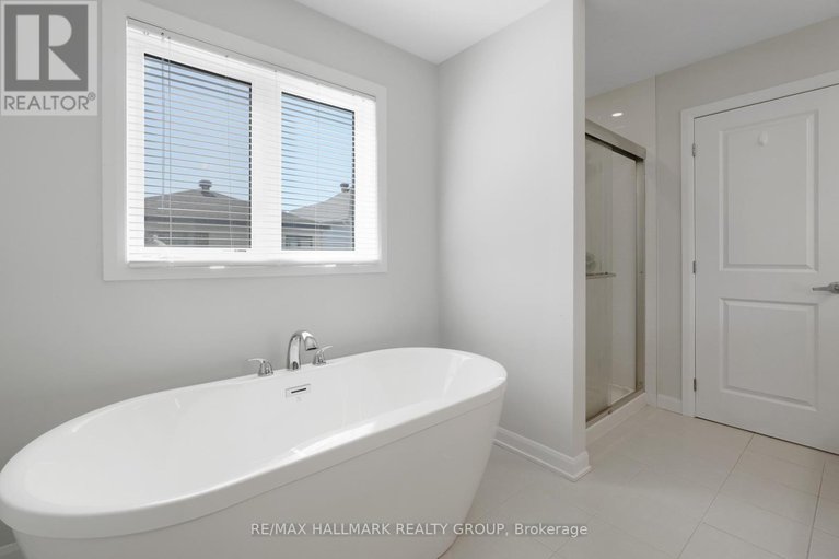 28767574/68-ralph-erfle-way/half-moon-bay/ottawa/ontario/K2J6V5_36
