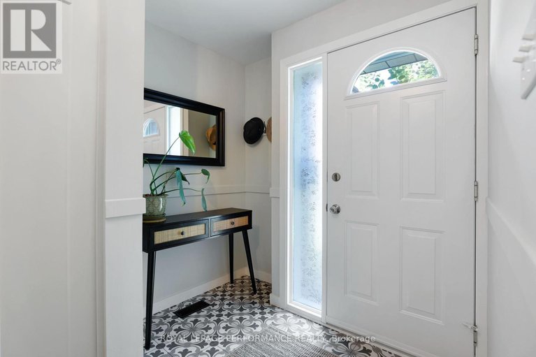 28988319/147-2111-montreal-road/beaconwood/ottawa/ontario/K1J8M8_2