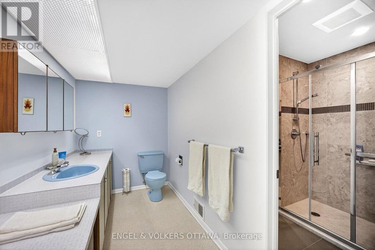 29323423/34-wallford-way/city-viewskylinefisher-heightsparkwood-hills/ottawa/ontario/K2E6B6_22