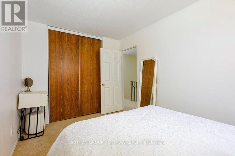 28553457/1951-greenvale-lane/chateauneuf/ottawa/ontario/K1C6E2_20
