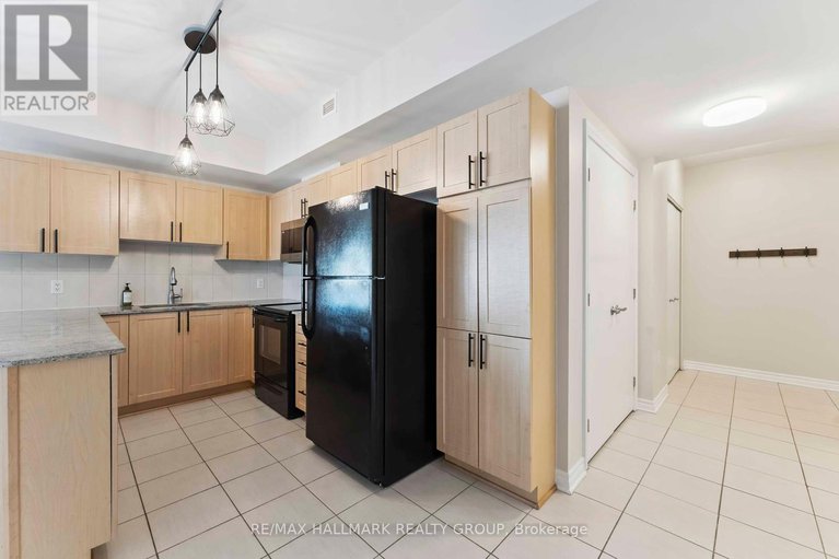 28620989/304-70-landry-street/vanier/ottawa/ontario/K1L0A8_18