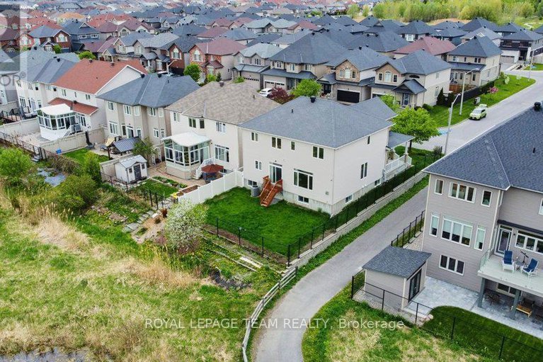 28330795/130-winterhaven-drive/mer-bleuebradley-estatesanderson-park/ottawa/ontario/K1W0H4_42