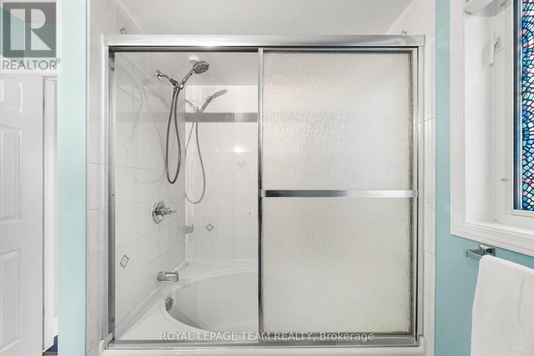 29269235/18-oakham-ridge-n/morgans-grantsouth-march/ottawa/ontario/K2K3B3_30