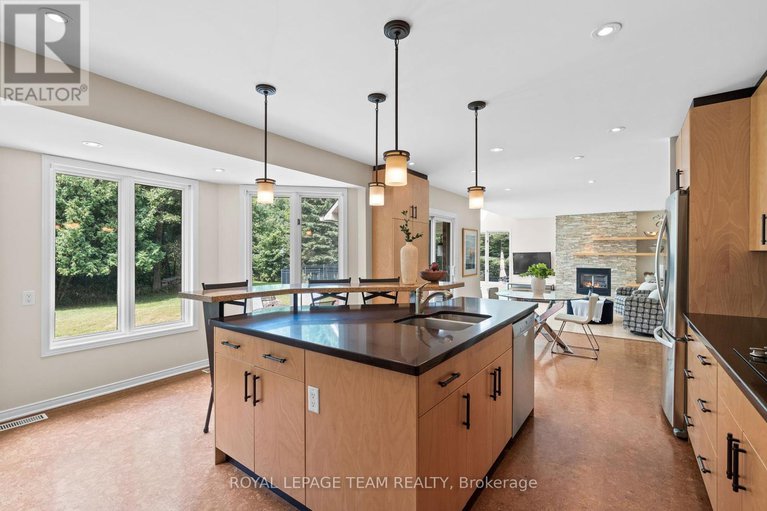 28734411/10-weldale-drive/rural-kanata-central/ottawa/ontario/K2W1A9_14