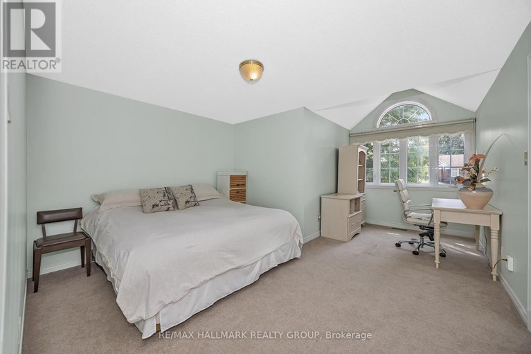 28845636/1725-autumn-ridge-drive/chapel-hill/ottawa/ontario/K1C6Z1_31