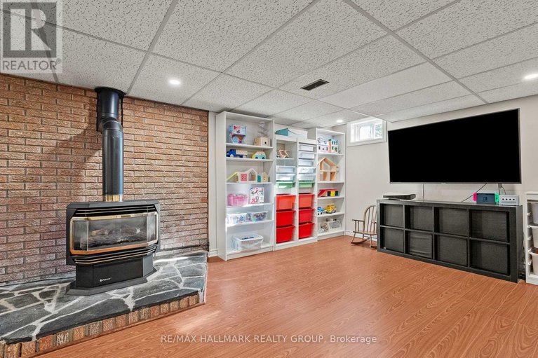 29670827/15-elm-avenue/village-of-russell/russell/ontario/K4R1B3_30