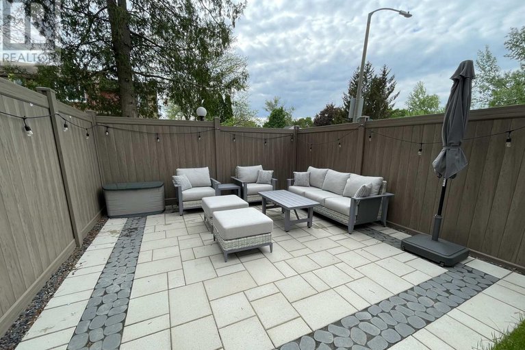 29116675/1-bayside-private/mooneys-bayriverside-park/ottawa/ontario/K1V9R3_29